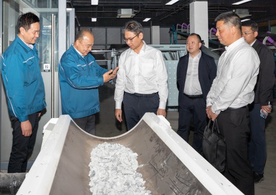 桐乡市委书记王坚莅临xpj葡萄新京股份调研指导